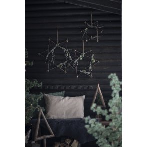 Stjerne af grene og jutegarn