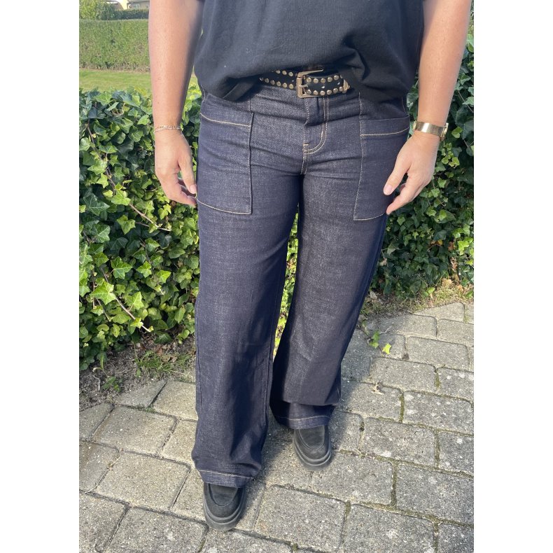 Mrk Kate Buks m. mange lommer