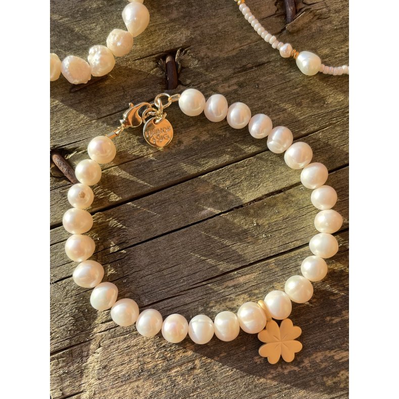 Perle armb�nd m/guld firkl�ver 